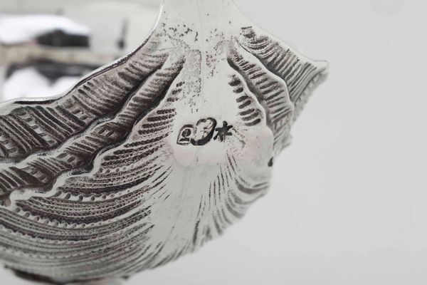 Coppia di alzate. Argento fuso, sbalzato e cesellato. Manifattura europea (Hanau?) del XIX-XX secolo  - Asta Argenti del XX secolo - Associazione Nazionale - Case d'Asta italiane