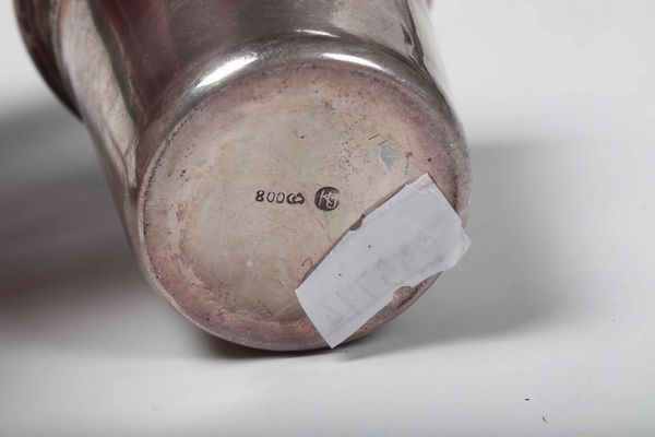 Besamim e coppa del Kiddush. Argento fuso, sbalzato, traforato e cesellato. Europa centrale (Germania?) inizi XX secolo  - Asta Argenti del XX secolo - Associazione Nazionale - Case d'Asta italiane