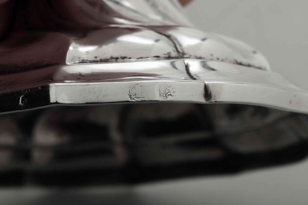 Coppia di candelieri in argento fuso, sbalzato e cesellato. Belgio, citt� di Liegi 1772  - Asta Argenti del XX secolo - Associazione Nazionale - Case d'Asta italiane