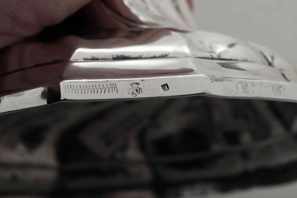 Coppia di candelieri in argento fuso, sbalzato e cesellato. Belgio, citt� di Liegi 1772  - Asta Argenti del XX secolo - Associazione Nazionale - Case d'Asta italiane