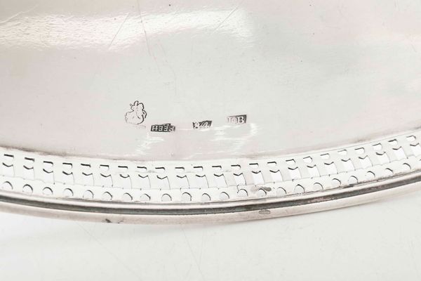 Vassoio. Argento fuso, sbalzato e traforato. Mosca inizi del XIX secolo (1808?). Marchio dell�argentiere I.B. (non identificato)  - Asta Argenti del XX secolo - Associazione Nazionale - Case d'Asta italiane