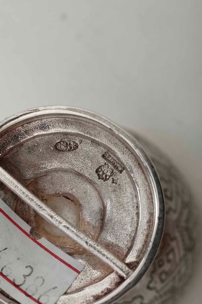 Portauovo. Argento fuso, sbalzato e cesellato. Russia (Mosca?) XIX-XX secolo  - Asta Argenti del XX secolo - Associazione Nazionale - Case d'Asta italiane