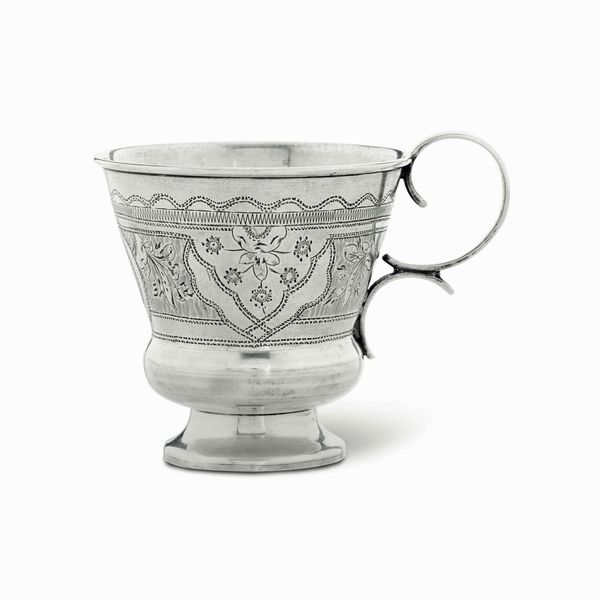 Tazza. Argento fuso, sbalzato e cesellato. Mosca 1874. Assaggiatore Viktor Savinkov  - Asta Argenti del XX secolo - Associazione Nazionale - Case d'Asta italiane
