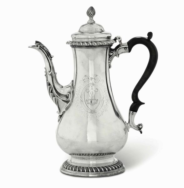 Caffettiera in argento sterling fuso, sbalzato e cesellato. Marchi della citt� di Londra per l'anno 1763 e dell'argentiere (Fuller White?)  - Asta Argenti del XX secolo - Associazione Nazionale - Case d'Asta italiane