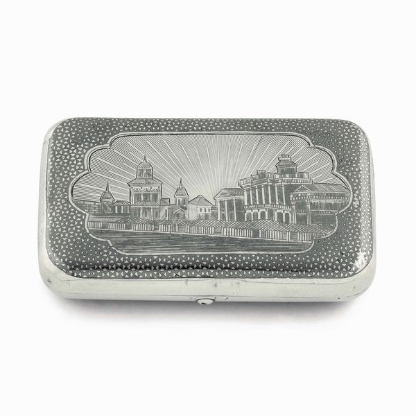 Tabacchiera. Argento sbalzato, cesellato e niellato. San Pietroburgo 186(?), assaggiato BC (non identificato)  - Asta Argenti del XX secolo - Associazione Nazionale - Case d'Asta italiane