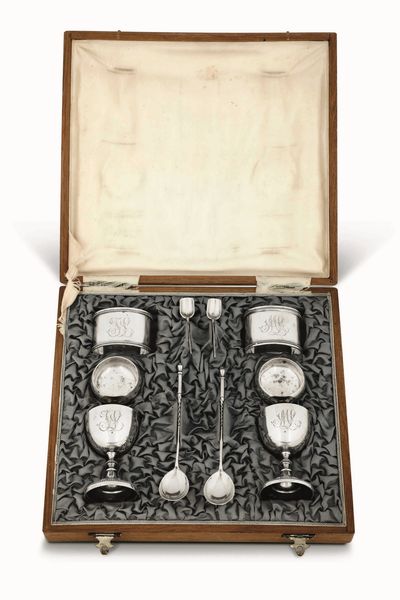 Tete � tete con portauovo. Argento fuso, sbalzato e cesellato. Russia 1908-1917  - Asta Argenti del XX secolo - Associazione Nazionale - Case d'Asta italiane