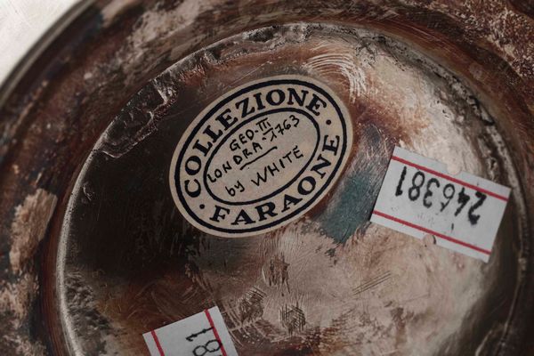 Caffettiera in argento sterling fuso, sbalzato e cesellato. Marchi della citt� di Londra per l'anno 1763 e dell'argentiere (Fuller White?)  - Asta Argenti del XX secolo - Associazione Nazionale - Case d'Asta italiane