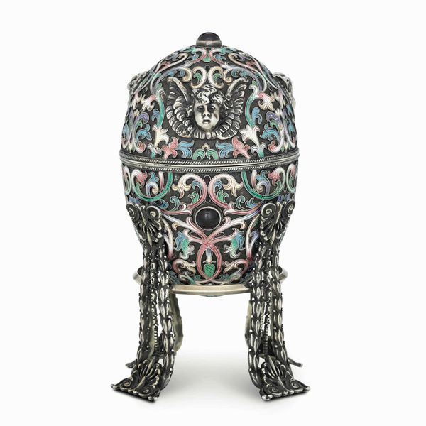 Scatola a forma di uovo. Argento fuso, cesellato, smalti policromi e granati cabochon. Marchio di titolo per la citt� di Mosca in uso dal 1908 al 1917  - Asta Argenti del XX secolo - Associazione Nazionale - Case d'Asta italiane