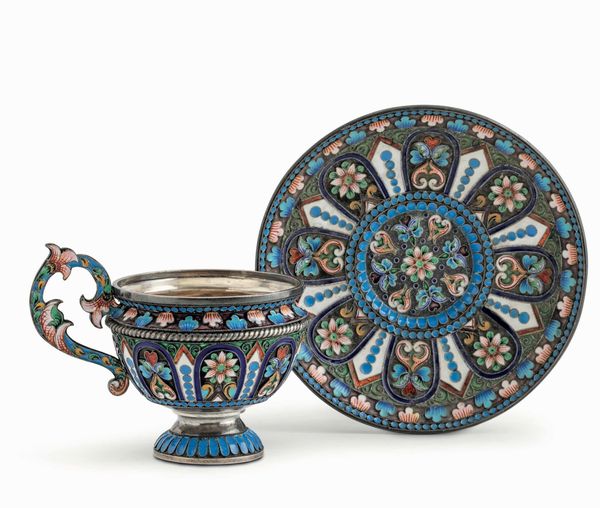 Tazza e piattino. Argento e smalti colorati. Manifattura russa del XX secolo  - Asta Argenti del XX secolo - Associazione Nazionale - Case d'Asta italiane
