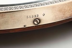 Grande specchio da toelette in argento fuso e dorato. Manifattura europea (Francia?) inizio XX secolo. Bollo di importazione russo in uso dal 1908 al 1917  - Asta Argenti del XX secolo - Associazione Nazionale - Case d'Asta italiane