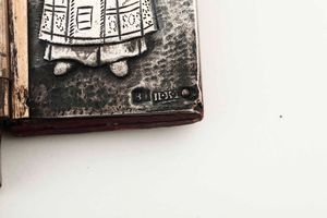 Trittico con Madonna e Santi. Icona su legno e riza in argento sbalzato, traforato e cesellato. Arte russa, fine XIX secolo  - Asta Argenti del XX secolo - Associazione Nazionale - Case d'Asta italiane