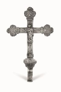Importante croce processionale. Argento fuso, sbalzato e cesellato. Genova, marchio della Torretta per l'anno (1)779  - Asta Argenti del XX secolo - Associazione Nazionale - Case d'Asta italiane