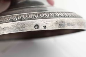 Caffettiera e zuccheriera. Argento primo titolo fuso, sbalzato e cesellato. Genova, primo quarto del XIX secolo. Argentiere LN (non identificato)  - Asta Argenti del XX secolo - Associazione Nazionale - Case d'Asta italiane