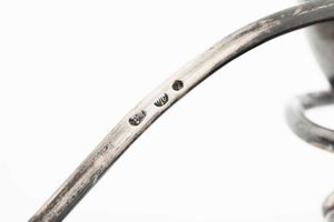 Coppia di candelabri. Argento fuso, sagomato e cesellato. Genova XIX secolo  - Asta Argenti del XX secolo - Associazione Nazionale - Case d'Asta italiane