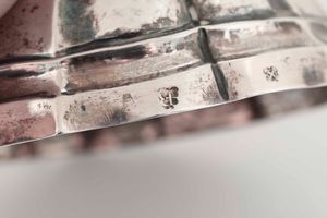 Coppia di candelieri. Argento fuso, sbalzato e cesellato. Reggio Emilia seconda met� del XVIII secolo. Marchio dell�argentiere FB (?) non identificato  - Asta Argenti del XX secolo - Associazione Nazionale - Case d'Asta italiane