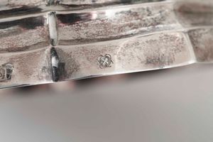 Coppia di candelieri. Argento fuso, sbalzato e cesellato. Reggio Emilia seconda met� del XVIII secolo. Marchio dell�argentiere FB (?) non identificato  - Asta Argenti del XX secolo - Associazione Nazionale - Case d'Asta italiane