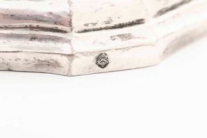 Coppia di candelieri. Argento fuso e sbalzato. Roma ultimo quarto del XVIII secolo. Maestro argentiere Giovanni Battista Sabatini (1766-1816)  - Asta Argenti del XX secolo - Associazione Nazionale - Case d'Asta italiane