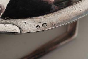 Due vassoi. Argento fuso, sbalzato e cesellato. Stato Pontificio ultimo quarto del XVIII secolo  - Asta Argenti del XX secolo - Associazione Nazionale - Case d'Asta italiane