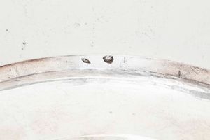 Quattrodici piatti. Argento fuso e sbalzato. Roma 1815-1872. Maestro argentiere Pietro Ossani (1837-1870) e Maestro argentiere Pietro Belli (1824-1828)  - Asta Argenti del XX secolo - Associazione Nazionale - Case d'Asta italiane