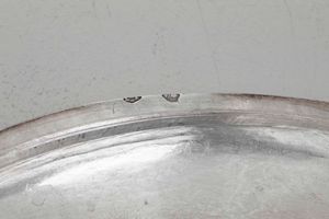 Quattrodici piatti. Argento fuso e sbalzato. Roma 1815-1872. Maestro argentiere Pietro Ossani (1837-1870) e Maestro argentiere Pietro Belli (1824-1828)  - Asta Argenti del XX secolo - Associazione Nazionale - Case d'Asta italiane