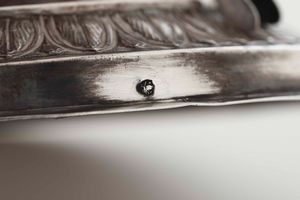 Lucerna. Argento fuso, sbalzato e cesellato. Bolli della citt� di Roma in uso dopo il 1815. Marchio del maestro argentiere Angelo Giannotti (sulla pinza)  - Asta Argenti del XX secolo - Associazione Nazionale - Case d'Asta italiane