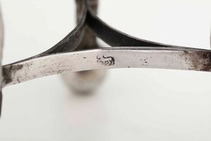 Zuccheriera. Argento fuso, sbalzato e cesellato. Argenteria italiana del XIX secolo. Marchio camerale e dell�argentiere non identificati  - Asta Argenti del XX secolo - Associazione Nazionale - Case d'Asta italiane