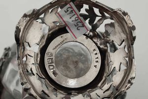 Coppia di vasi. Argento fuso, traforato e cesellato e vetro molato. Londra 1913. Argentiere Mappin & Webb  - Asta Argenti del XX secolo - Associazione Nazionale - Case d'Asta italiane