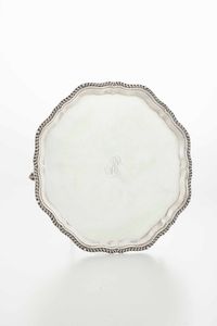 Salver. Argento fuso, sbalzato e cesellato. Marchio della citt� di Sheffield per l�anno 1915. Argentiere Mappin & webb  - Asta Argenti del XX secolo - Associazione Nazionale - Case d'Asta italiane