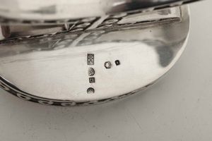 Raro candelabro. Argento fuso, sagomato e cesellato. Vienna 1903-1932 (Wiener Werkstatte). Designer Joseph Hoffman (?). Argentiere Joseph Wagner  - Asta Argenti del XX secolo - Associazione Nazionale - Case d'Asta italiane