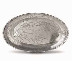 Vassoio ovale. Argento fuso, sagomato e cesellato. Cina XX secolo  - Asta Argenti del XX secolo - Associazione Nazionale - Case d'Asta italiane