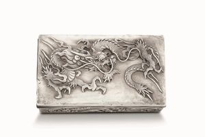 Scatola. Argento fuso, sbalzato e cesellato. Giappone Yokohama XX secolo  - Asta Argenti del XX secolo - Associazione Nazionale - Case d'Asta italiane