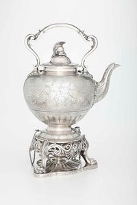 Kettle. Argento sterling fuso, sbalzato e inciso. Londra 1859, argentiere Edward John Barnard  - Asta Argenti del XX secolo - Associazione Nazionale - Case d'Asta italiane