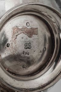 Kettle. Argento sterling fuso, sbalzato e inciso. Londra 1859, argentiere Edward John Barnard  - Asta Argenti del XX secolo - Associazione Nazionale - Case d'Asta italiane