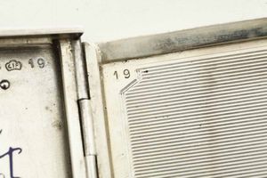 Porta sigarette. Argento fuso, sagomato e inciso. Oreficeria tedesca della prima met� del XX secolo  - Asta Argenti del XX secolo - Associazione Nazionale - Case d'Asta italiane