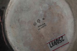 Brocca. Argento sagomato e martellato. Argenteria artistica milanese del XX secolo. Argentiere Genazzi  - Asta Argenti del XX secolo - Associazione Nazionale - Case d'Asta italiane