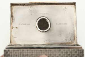 Scatola. Argento sterling fuso, sagomato e cesellato. Italia, secondo quarto XX secolo. Maison Bulgari, Roma  - Asta Argenti del XX secolo - Associazione Nazionale - Case d'Asta italiane