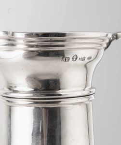 Brocca. Argento fuso, sagomato e sbalzato. Argenteria artistica fiorentina del XX secolo. Argentiere Brandimarte  - Asta Argenti del XX secolo - Associazione Nazionale - Case d'Asta italiane