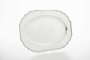 Secchiello e vassoio. Argento fuso e sagomato. Argenteria italiana del XX secolo. Marchio con fascio littorio in uso da l 1935 al 1945. Argentiere Cesa, Alessandria  - Asta Argenti del XX secolo - Associazione Nazionale - Case d'Asta italiane