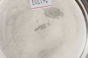 Brocca. Argento fuso, sagomato e cesellato. Argenteria artistica milanese del XX secolo. Argentiere Messulam  - Asta Argenti del XX secolo - Associazione Nazionale - Case d'Asta italiane