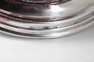 Versatoio. Argento fuso, sagomato e cesellato. Argenteria artistica italiana del XX secolo  - Asta Argenti del XX secolo - Associazione Nazionale - Case d'Asta italiane