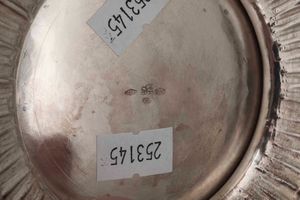 Vaso biansato. Argento fuso, sagomato e cesellato. Argenteria artistica italiana del XX secolo. Argentiere Peruggia, Alessandria  - Asta Argenti del XX secolo - Associazione Nazionale - Case d'Asta italiane