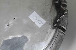 Portagioie. Argento fuso, sagomato e cesellato e corallo intagliato. Argenteria artistica milanese della prima met� del XX secolo. Bollo con fascio littorio in uso dal 1935 al 1945. Argentiere Umberto Cesari  - Asta Argenti del XX secolo - Associazione Nazionale - Case d'Asta italiane