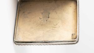 Due portasigarette. Argento fuso, cesellato e smalti colorati. Argenteria artistica del XX secolo  - Asta Argenti del XX secolo - Associazione Nazionale - Case d'Asta italiane