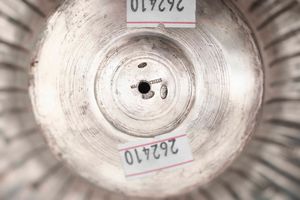 Coppia di candelabri. Argento sterling fuso, sagomato e cesellato. Argenteria artistica lombarda del XX secolo. Argentiere Petruzzi & Branca, Brescia  - Asta Argenti del XX secolo - Associazione Nazionale - Case d'Asta italiane