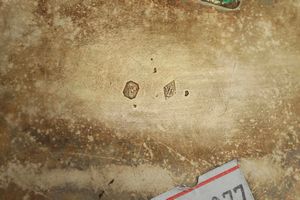 Tazza con pr�sentoir. Argento primo titolo fuso, sbalzato, cesellato e dorato. Parigi 1819-1838, argentiere NM inframezzato da ancora e stelle (non identificato)  - Asta Argenti del XX secolo - Associazione Nazionale - Case d'Asta italiane