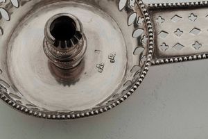 Palmatoria. Argento fuso, sbalzato e traforato. Barcellona seconda met� del XVIII secolo  - Asta Argenti del XX secolo - Associazione Nazionale - Case d'Asta italiane