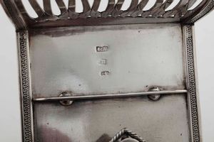 Calamaio. Argento fuso, sbalzato e traforato. Madrid XVIII-XIX secolo  - Asta Argenti del XX secolo - Associazione Nazionale - Case d'Asta italiane