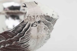 Coppia di alzate. Argento fuso, sbalzato e cesellato. Manifattura europea (Hanau?) del XIX-XX secolo  - Asta Argenti del XX secolo - Associazione Nazionale - Case d'Asta italiane