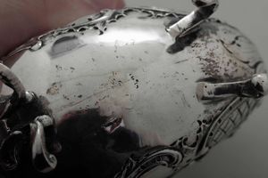 Coppia di salsiere. Argento fuso, sbalzato e cesellato. Germania, Hanau, XIX-XX secolo  - Asta Argenti del XX secolo - Associazione Nazionale - Case d'Asta italiane