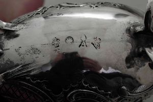 Coppia di salsiere. Argento fuso, sbalzato e cesellato. Germania, Hanau, XIX-XX secolo  - Asta Argenti del XX secolo - Associazione Nazionale - Case d'Asta italiane